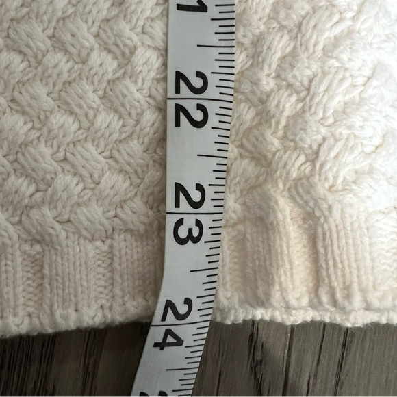 Liz Claiborne Cream Textured Sweater with unique V-neck Size Medium - Picture 10 of 10